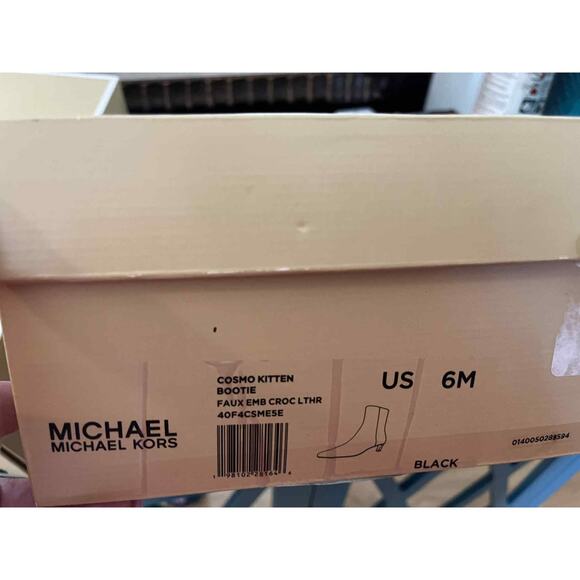 Michael Kors Cosmo Faux Embossed Crocodile Black Leather Kitten Bootie Sz. 6 NIB - Picture 5 of 5